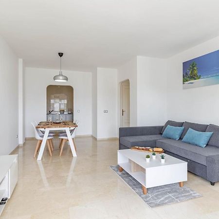 Stylish One Bed Apartment At Matchroom Country Club Фуeнхирола Екстериор снимка